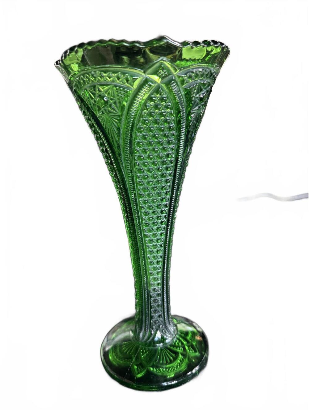 Rare  Heisey Emerald Green "Pineapple and Fan" Trumpet Vase, circa 1898-1907